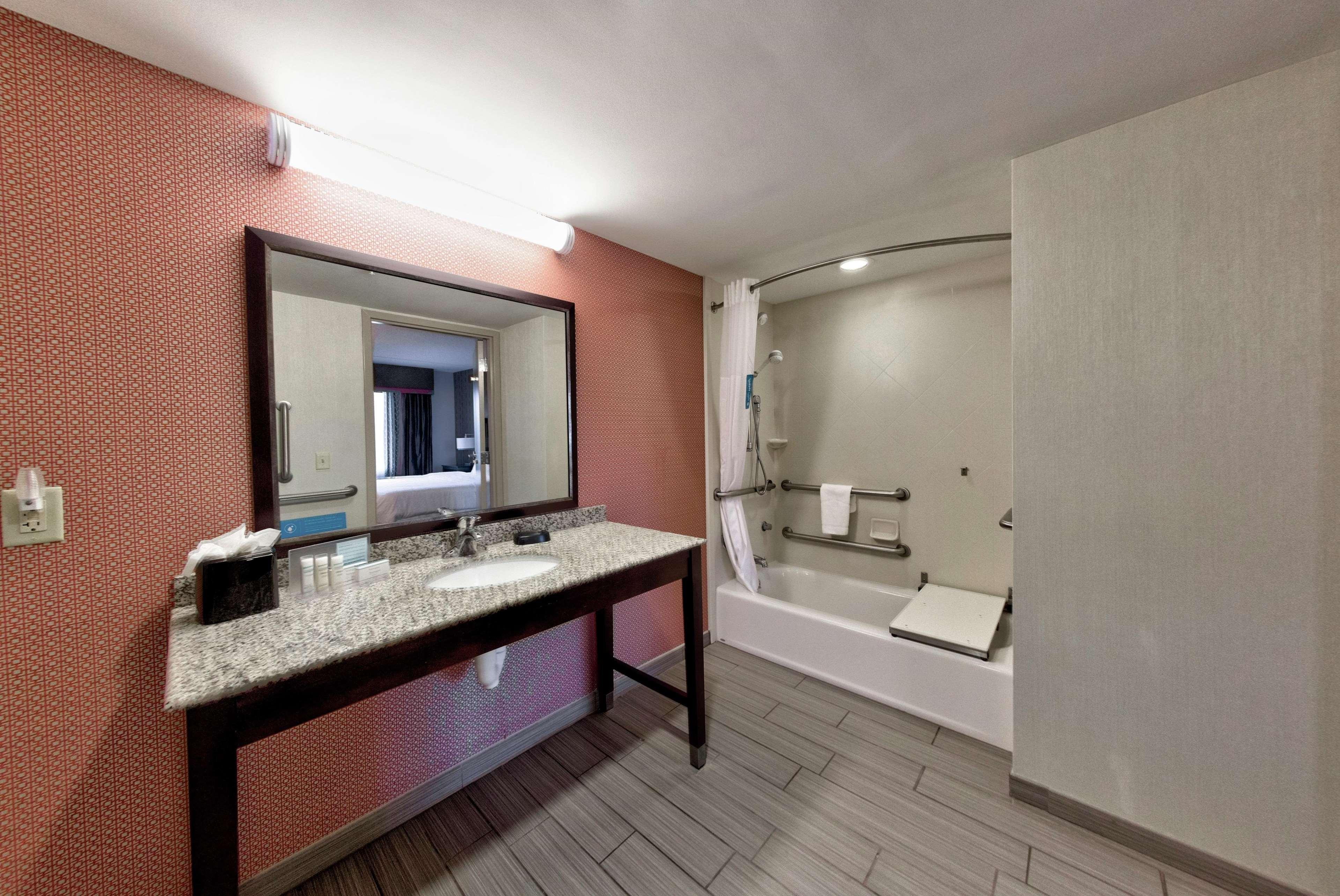 Hampton Inn Neptune Exterior photo