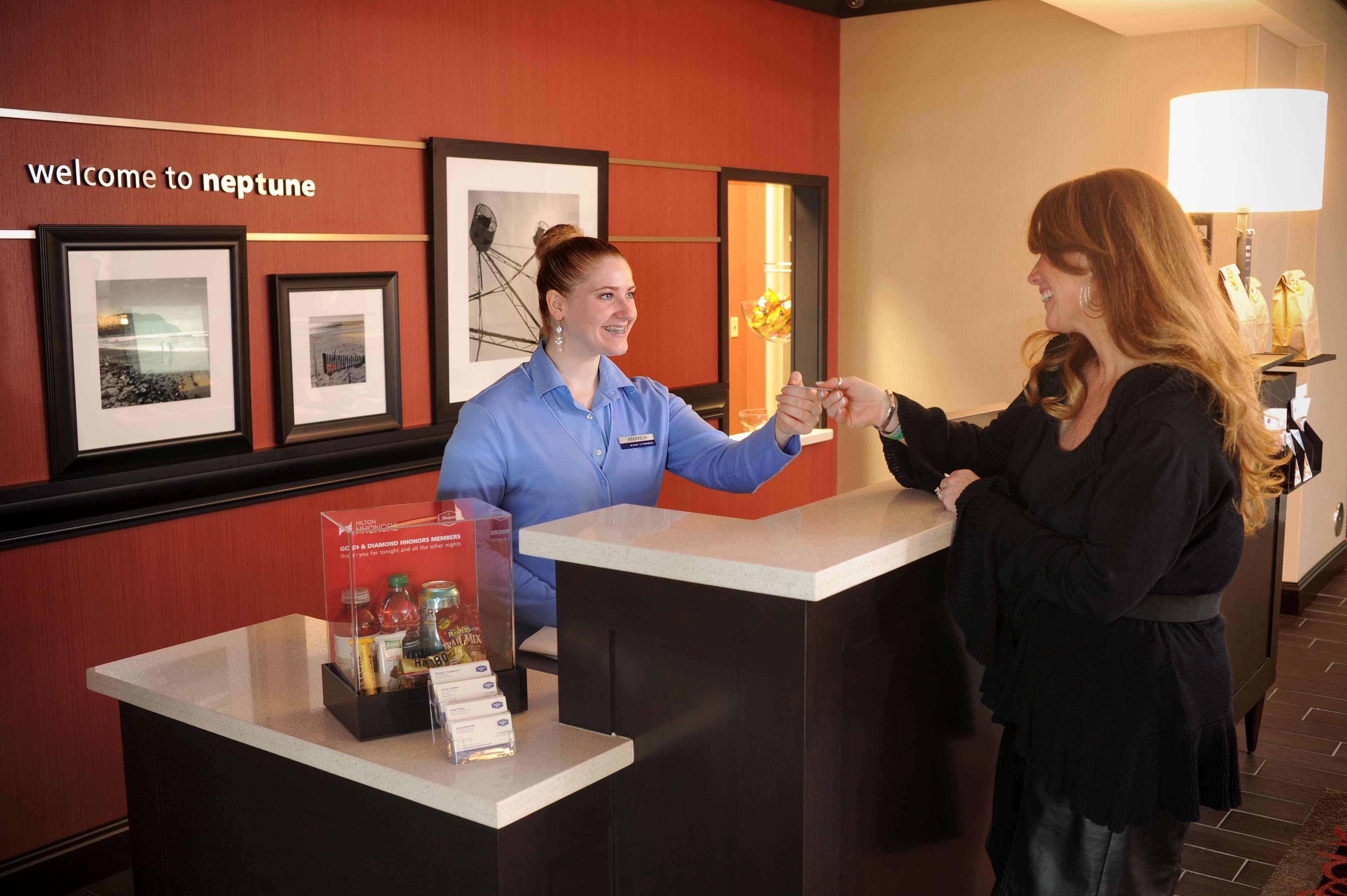Hampton Inn Neptune Exterior photo