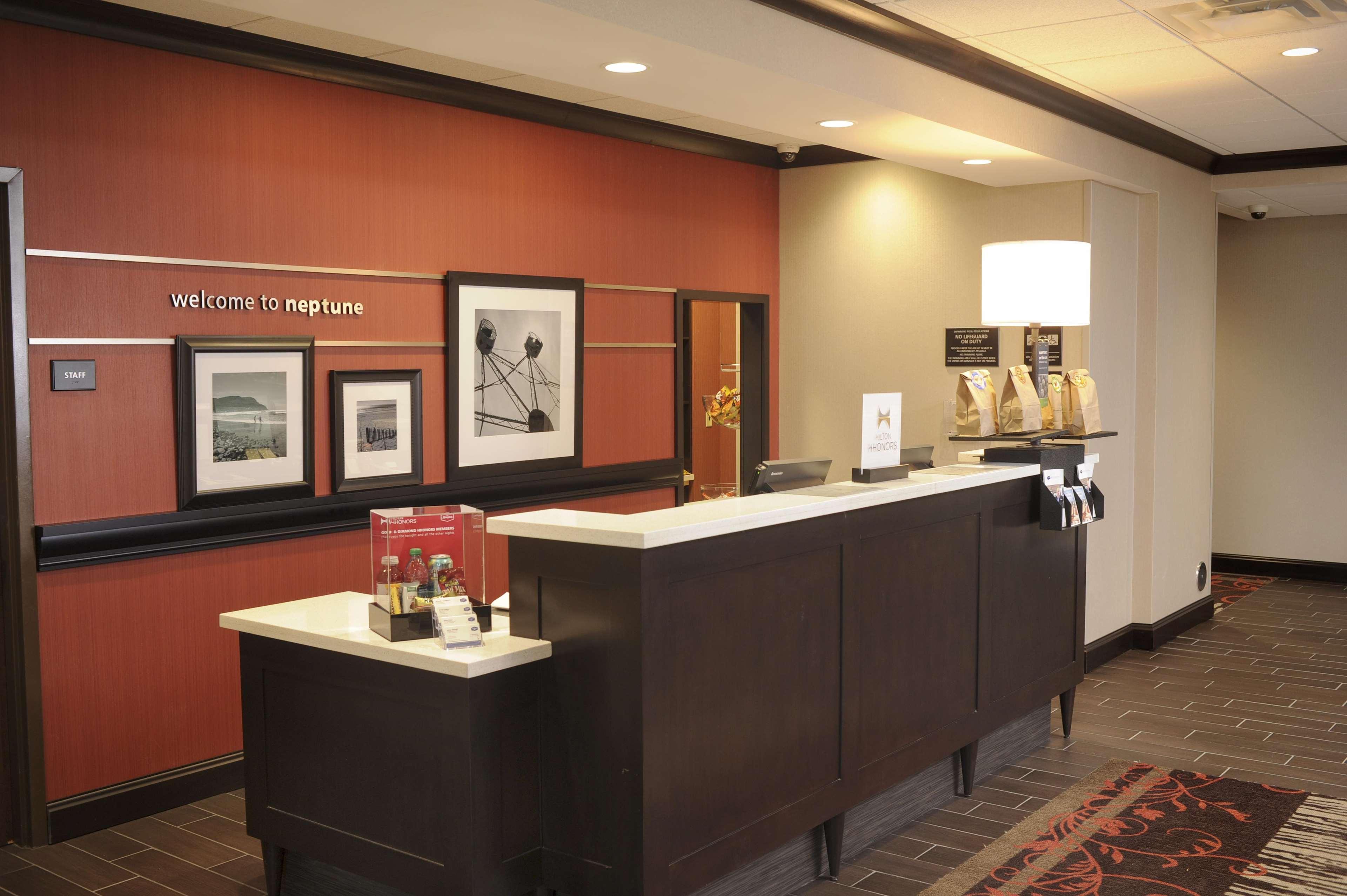 Hampton Inn Neptune Exterior photo