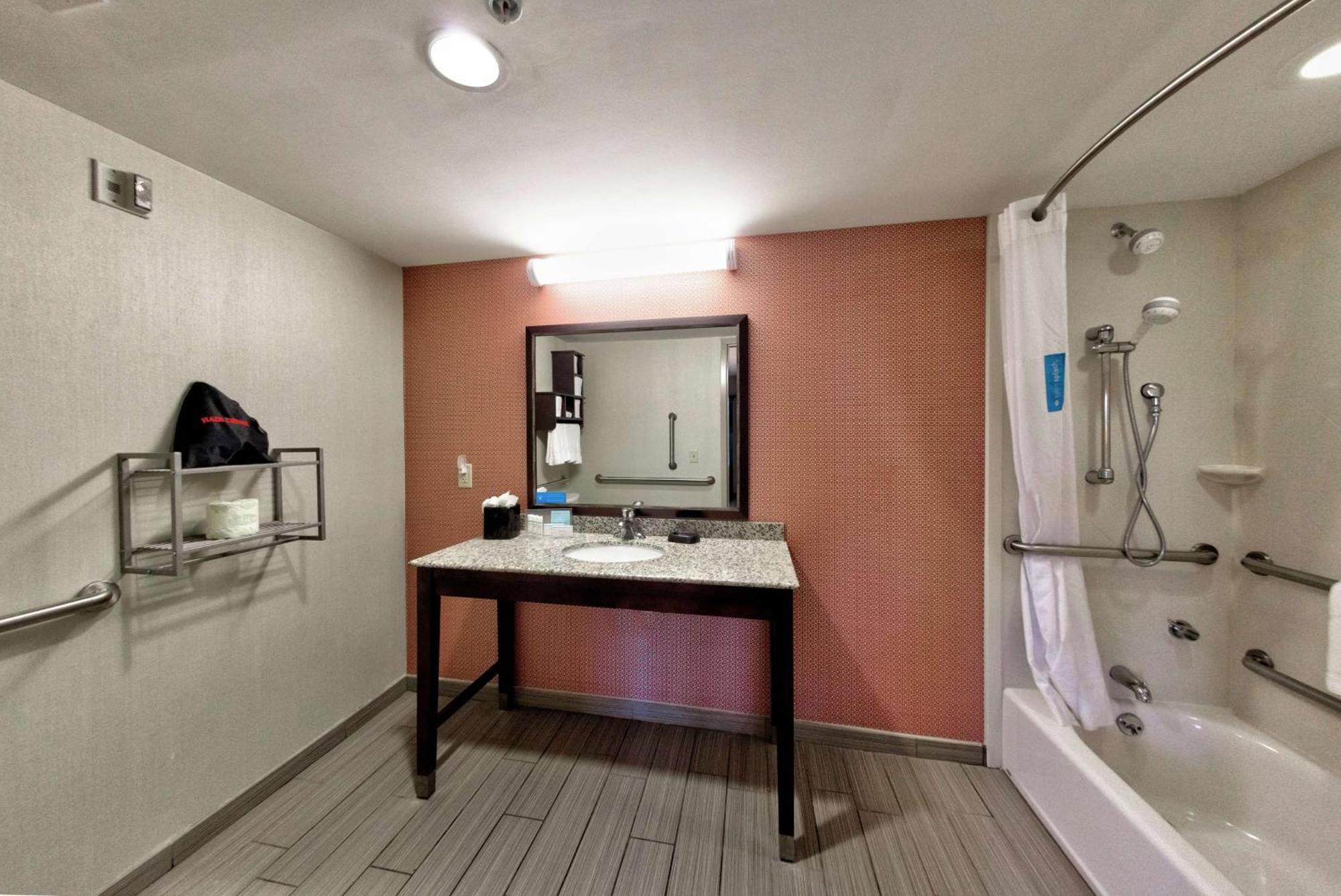 Hampton Inn Neptune Exterior photo